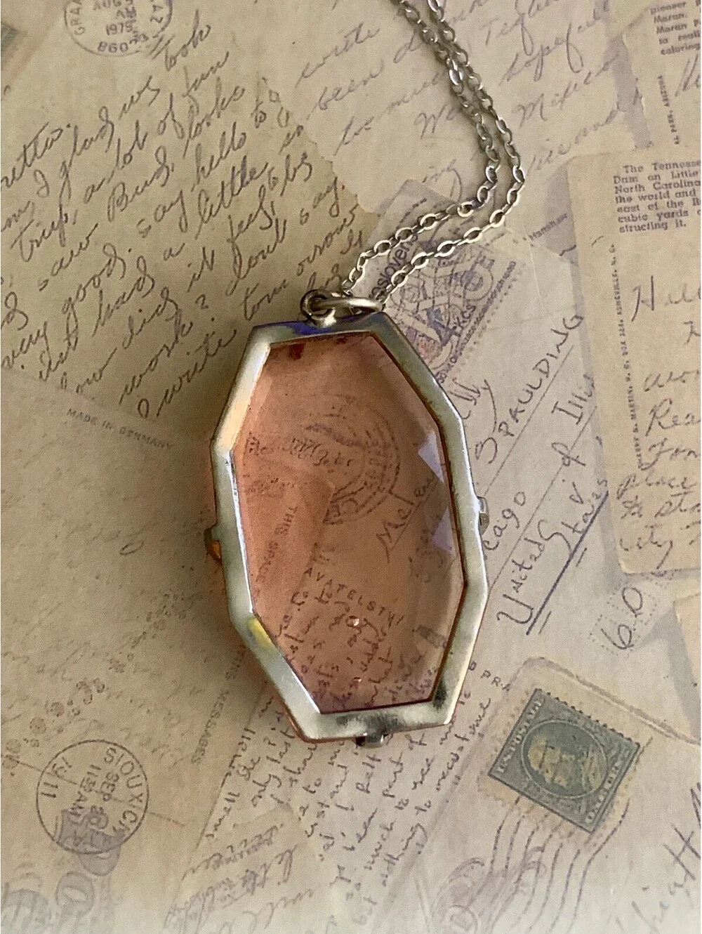 Vintage Delicate Faceted Blush Pink Glass Crystal Pendant Necklace